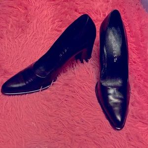 Nine West black leather pumps Size 7.5 M